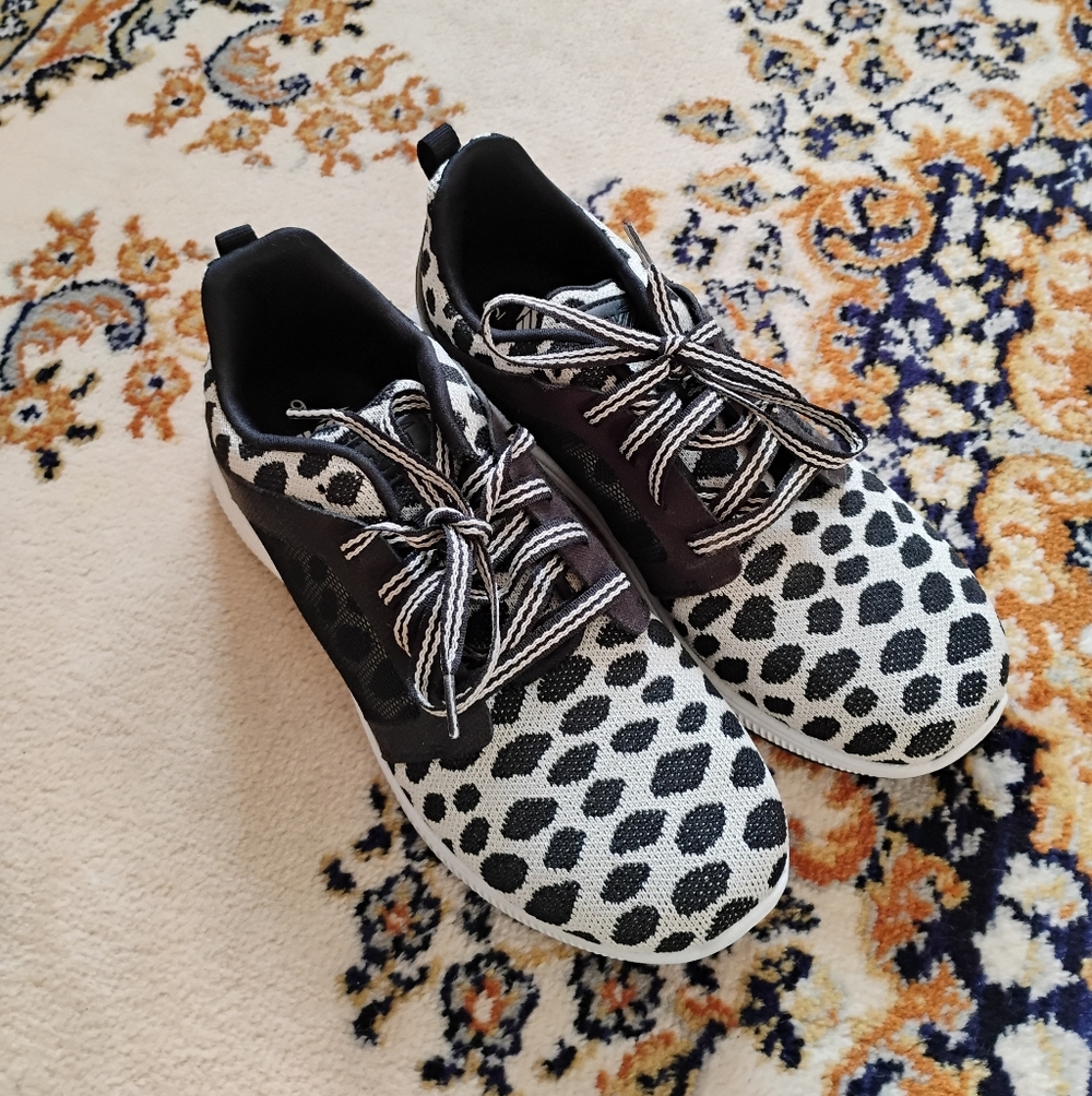 Avia Black And White Spotted Gym Shoes